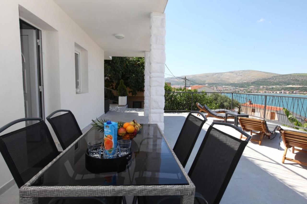 Apartment With Terrace And Sea View - Lucic Trogir Eksteriør bilde