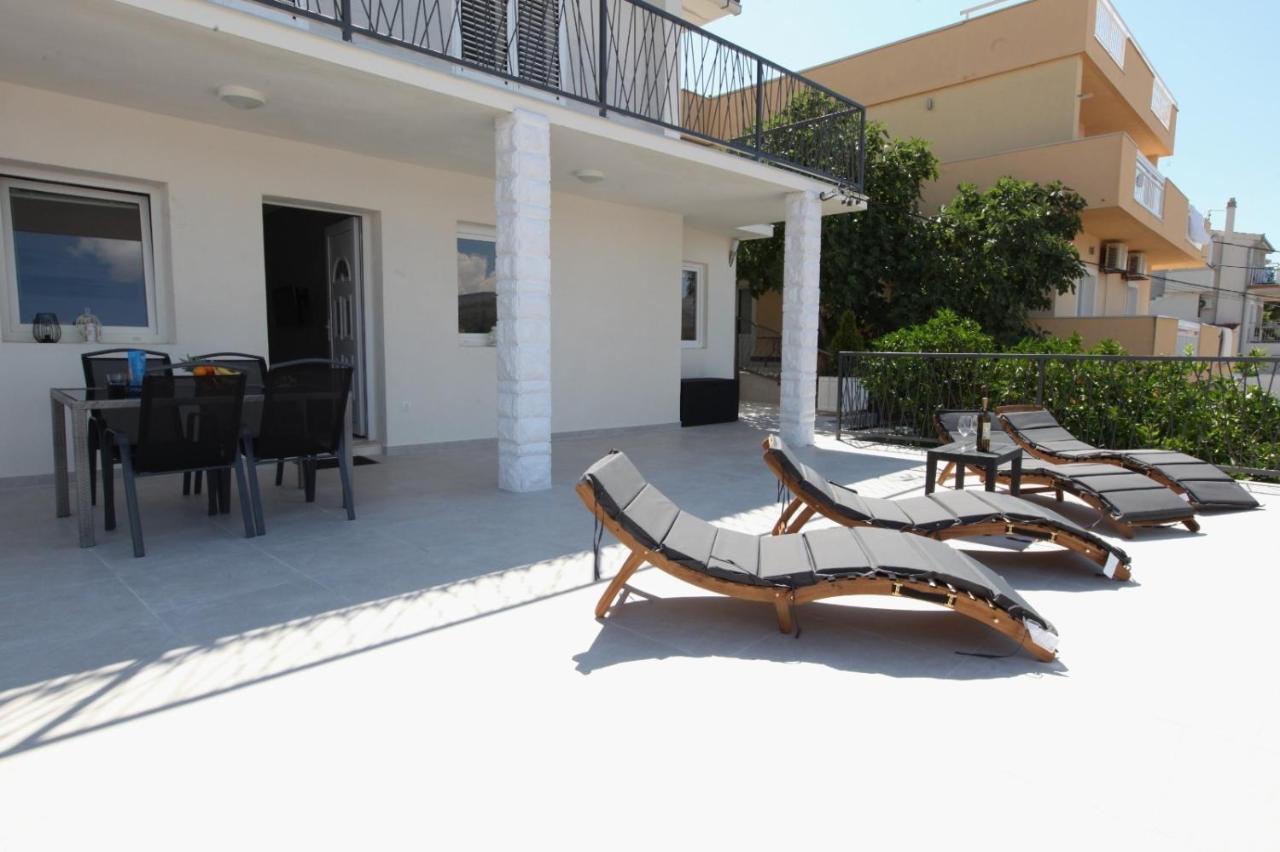 Apartment With Terrace And Sea View - Lucic Trogir Eksteriør bilde