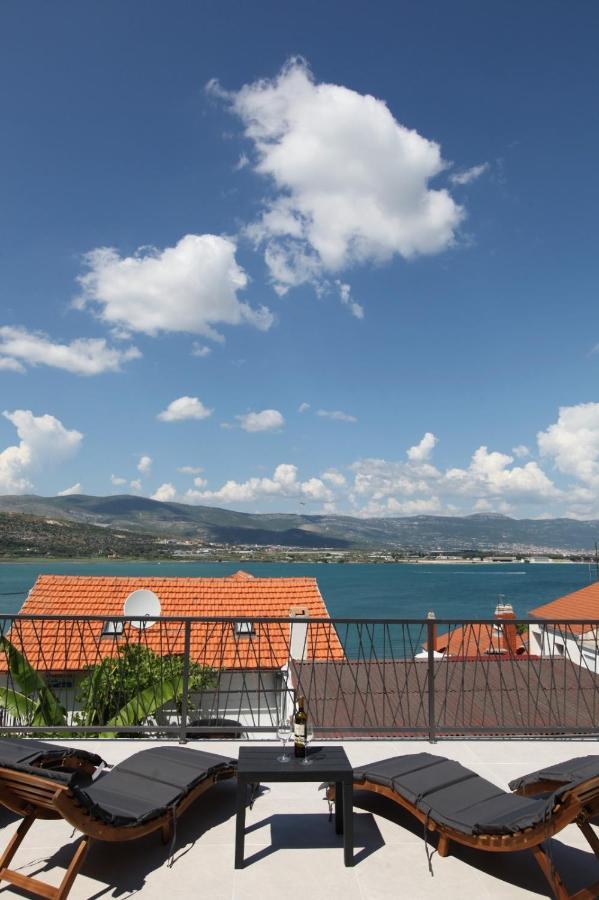Apartment With Terrace And Sea View - Lucic Trogir Eksteriør bilde