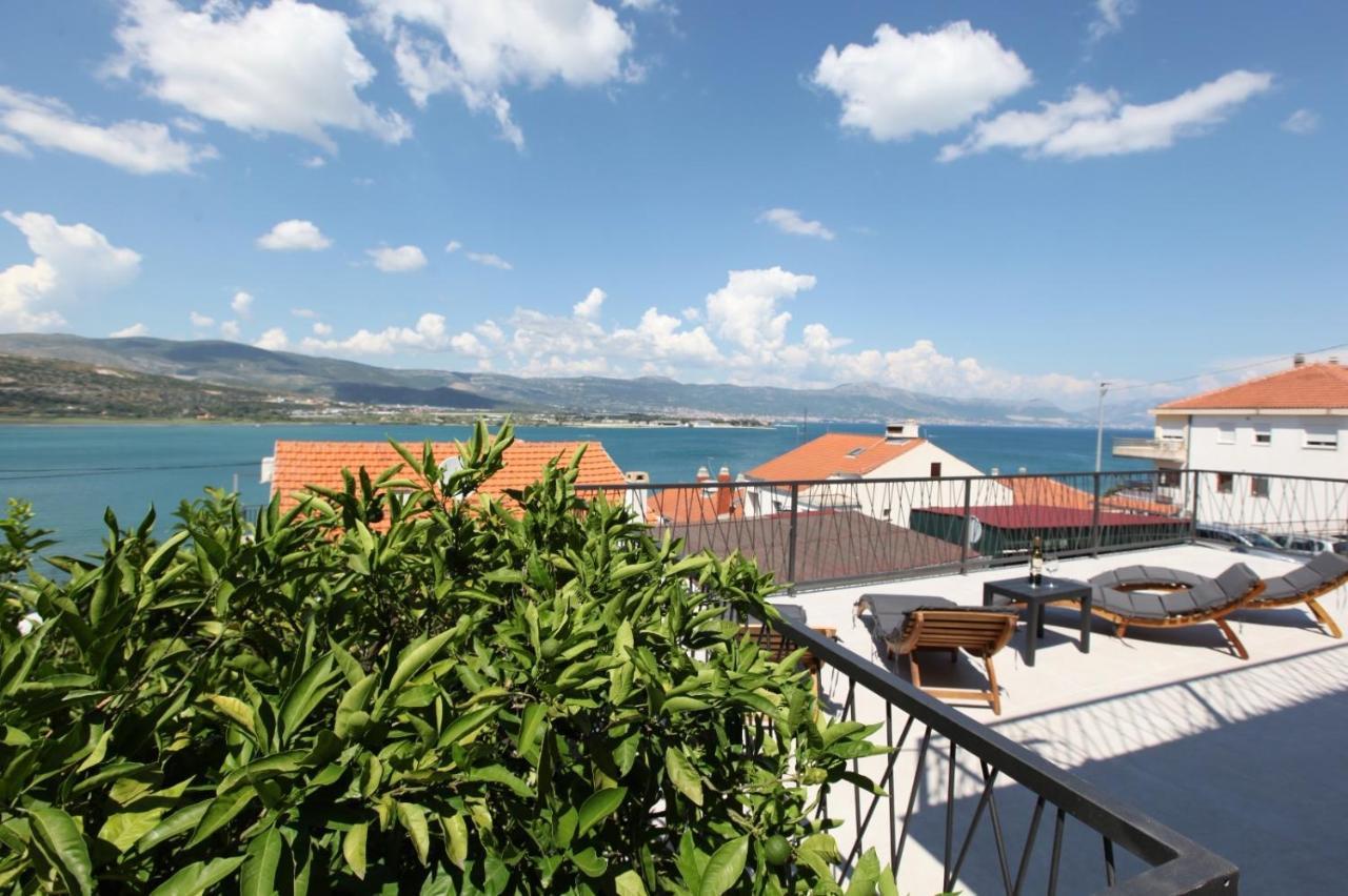 Apartment With Terrace And Sea View - Lucic Trogir Eksteriør bilde
